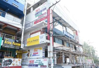 OYO Flagship 86229 S V Convention allows 18 year olds to book a room