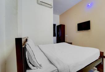 Flagship 86041 Airport Inn allows 18 year olds to book a room