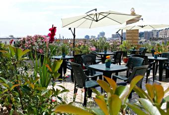 Hotel Bellevue allows 18 year olds to book a room