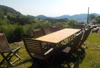 Ferme du Neuf Pr   allows 18 year olds to book a room