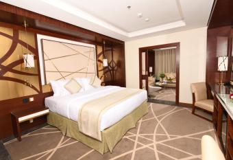 Blue Diamond Hotel has rooms with a private hot tub