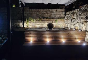 Les lodges de l oliveraie de Virevent allows 18 year olds to book a room