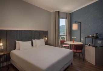 NH La Spezia allows 18 year olds to book a room