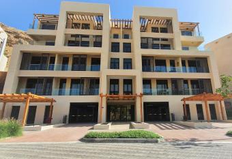 ONE Elegant Apartment in Muscat Bay 01 has Balcony rooms