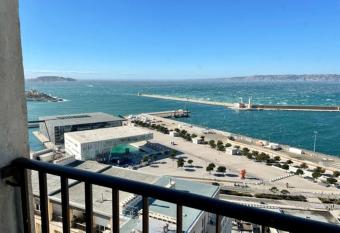Appart Vue Mer le Panoramique Vieux-Port de Marseille has Balcony rooms