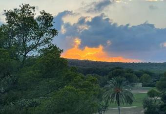 Son Parc - Appartement vue Golf pr  s de la plage allows 18 year olds to book a room