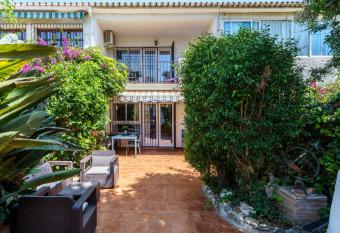 La Ponderosa 5 has Balcony rooms