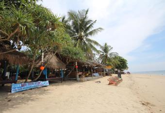 Lanta Family resort allows 18 year olds to book a room