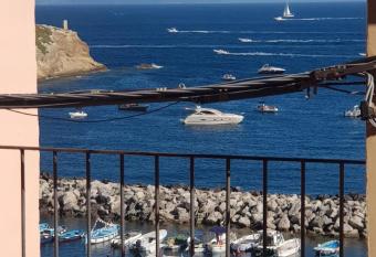 IL CANTO DELLA SIRENA has Balcony rooms
