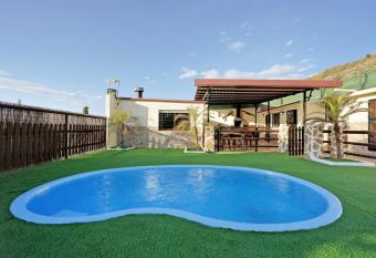 Cortijo las Caballerizas has Balcony rooms