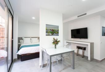 8 lacus VICTORIA has Balcony rooms