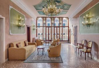 Hotel Pausania has Balcony rooms