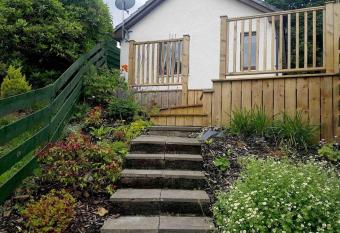 Machrie Cottage, Oban, allows 18 year olds to book a room