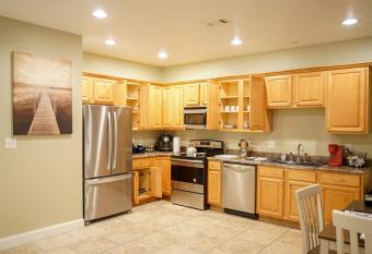 Peaceful & Relaxing Home Away From Home -A- has Balcony rooms