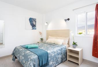 Black Cat Surf House 1 D allows 18 year olds to book a room