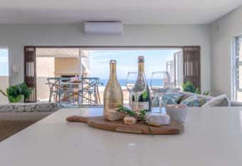 Escape to Oceanbreaks has Balcony rooms