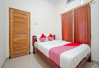 OYO 90869 Happy Homestay Syariah allows 18 year olds to book a room