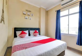 SUPER OYO 90905 Dangau Datuk Guesthouse allows 18 year olds to book a room