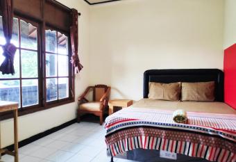 OYO 90884 Rori Homestay allows 18 year olds to book a room
