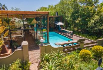 Val de Vine allows 18 year olds to book a room