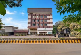 Hotel Centre Point allows 18 year olds to book a room