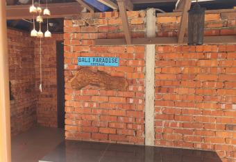 Bali Paradise Cottage has Balcony rooms