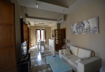 Luxury Apartment with views to Alcazar, Cathedral and Giralda. has rooms with a private hot tub