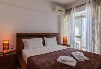 Quarteira Ocean View by Homing allows 18 year olds to book a room