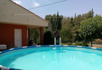 Casa junto al lago allows 18 year olds to book a room