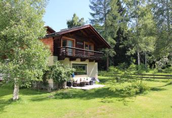 Chalet Berghof has Balcony rooms