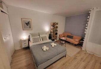 Vend  me studio rosso superbe centre ville has Balcony rooms