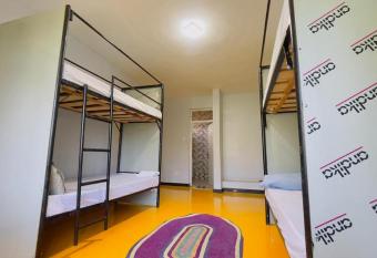 Gallivanters Hostel allows 18 year olds to book a room