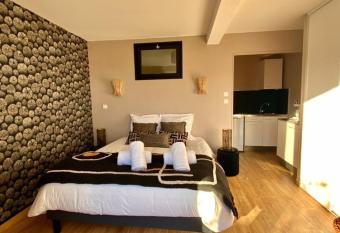 Les Villas de la Plage has Balcony rooms