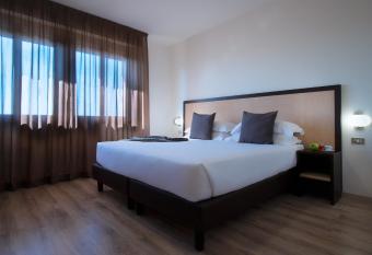 CDH Hotel Modena allows 18 year olds to book a room