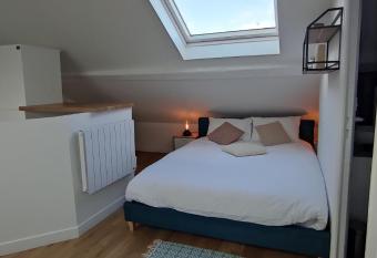 Grand LOFT    Poissy allows 18 year olds to book a room