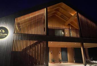 Villa Anita Chalets has Balcony rooms