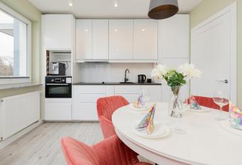 Jantar Apartamenty - Porta Mare allows 18 year olds to book a room