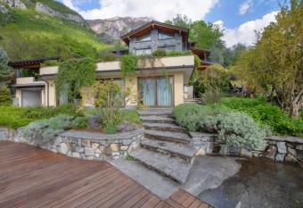 Villa Diamante has Balcony rooms