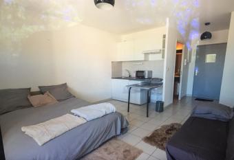 Montpellier : magnifique studio ensoleill  e allows 18 year olds to book a room