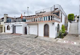 Rest and be thankful has Balcony rooms