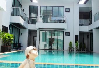 Good Day Phuket Hotel allows 18 year olds to book a room