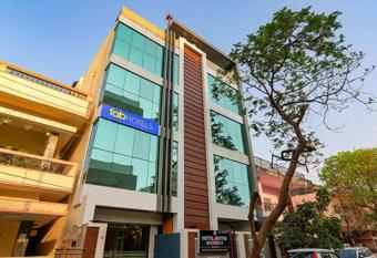 FabHotel Super 3 Premium allows 18 year olds to book a room