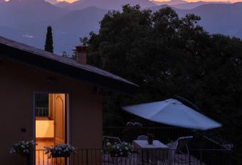 La Casetta, appartamento con vista lago e montagne has Balcony rooms