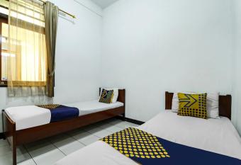 SPOT ON 90921 Wisma Pkpn 2 allows 18 year olds to book a room