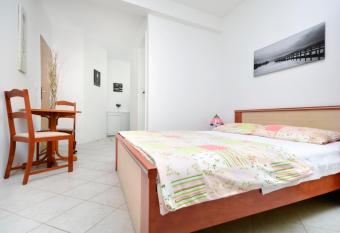 APARTMAN BIOKOVO has Balcony rooms