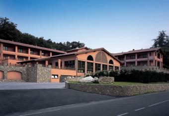Meridiana Country Hotel has Balcony rooms