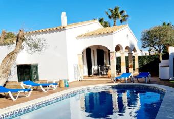 Villas El Pinar has Balcony rooms
