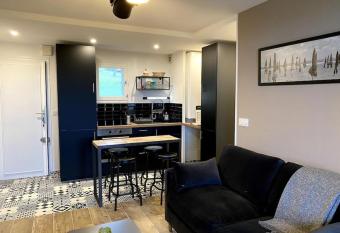 Corniche Du Mont Canisy has Balcony rooms