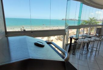 4 suites Frente Mar com ar condicionado Churrasqueira 2 vagas Wi-fi has Balcony rooms