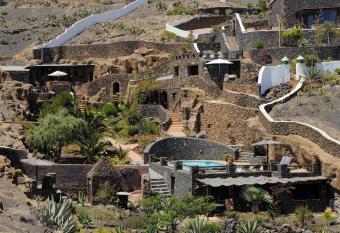 Castillo Schlaraffenland allows 18 year olds to book a room